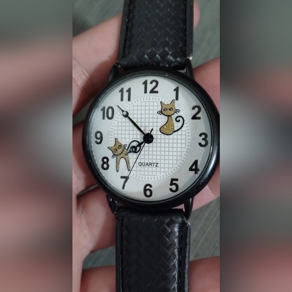 Quartz Watch with Kitty Accents, Runs & Keeps Time, New Battery - Picture 4 of 14